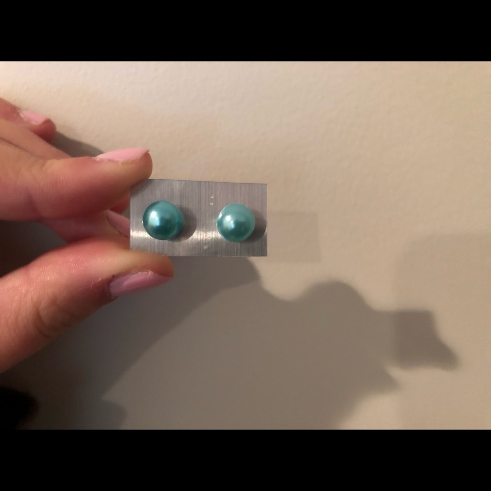 Earrings - Picture 2 of 4